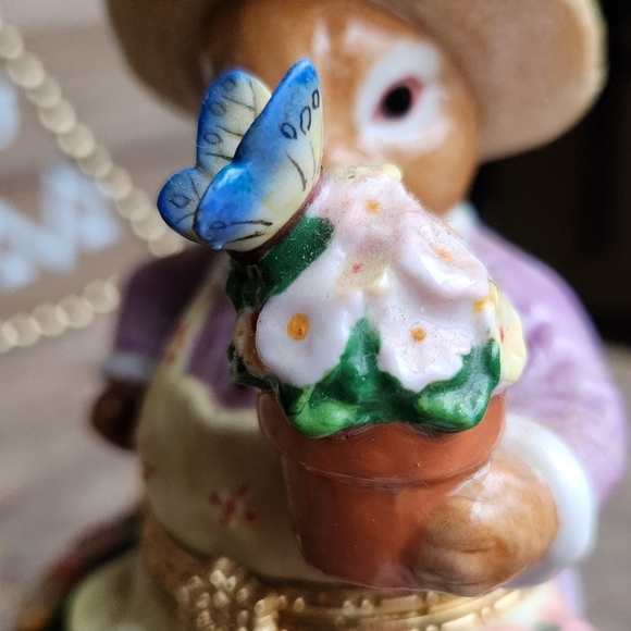 Vintage CWC Bunny Spring Hinged Trinket Box, Gardening Rabbit w Baby, Flowers - Picture 5 of 12